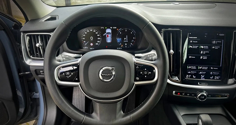 Volvo V60 Cross Country cena 174900 przebieg: 34891, rok produkcji 2022 z Skoczów małe 352
